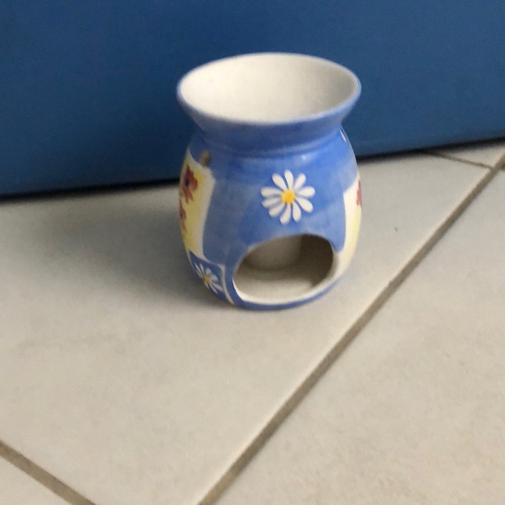 A candle vace